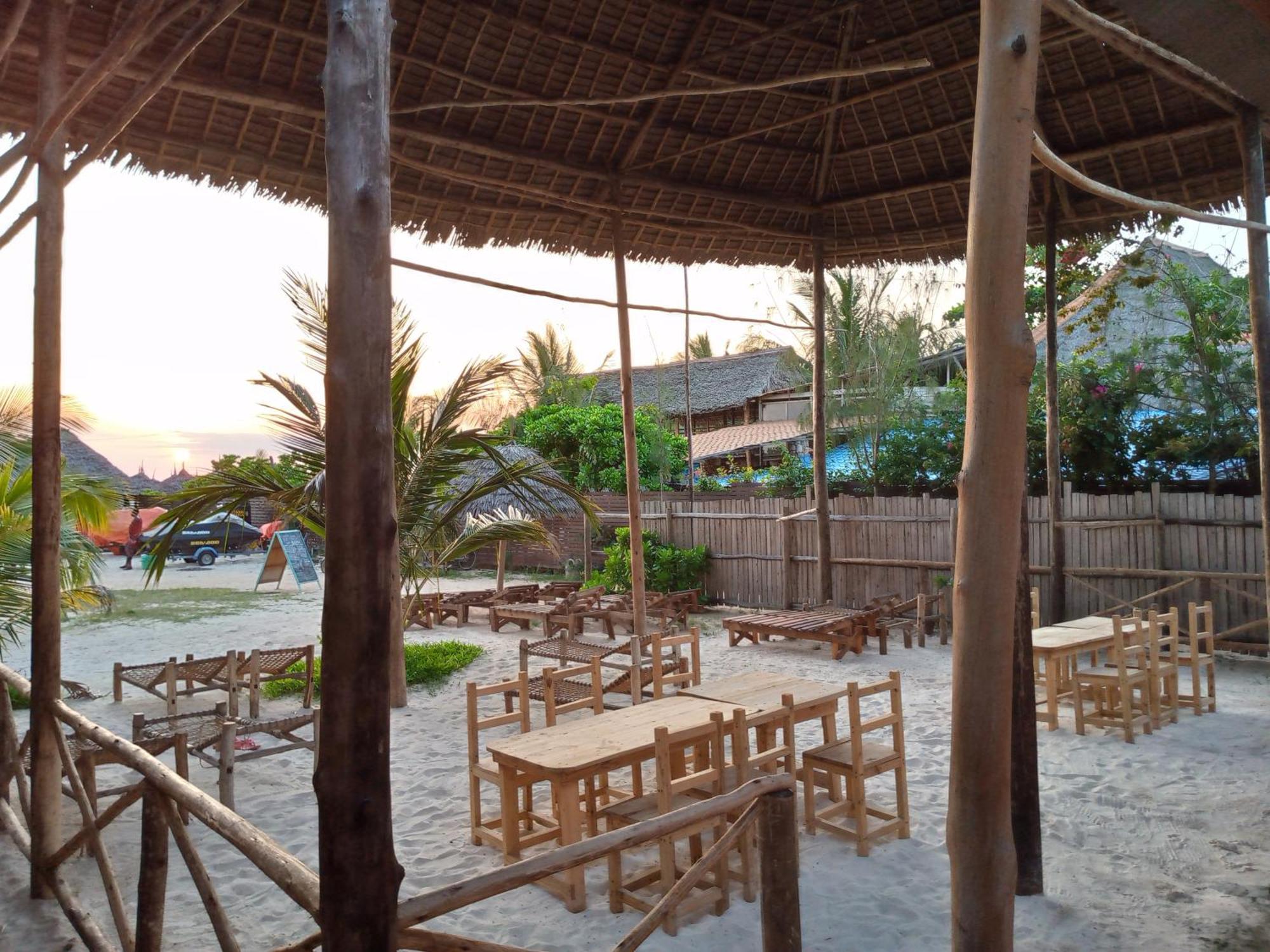 Ndiro Beach House Kendwa Exterior photo